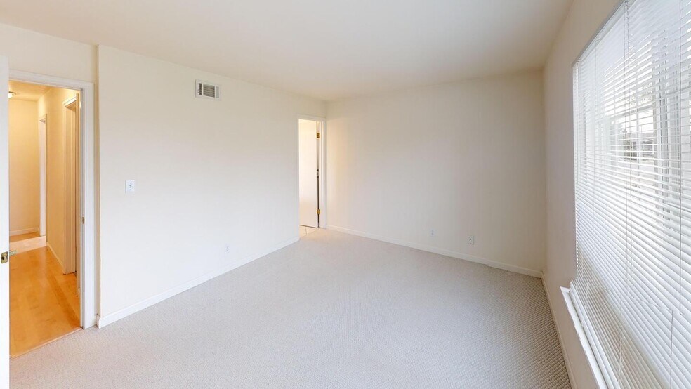 Building Photo - 602 Teredo Dr
