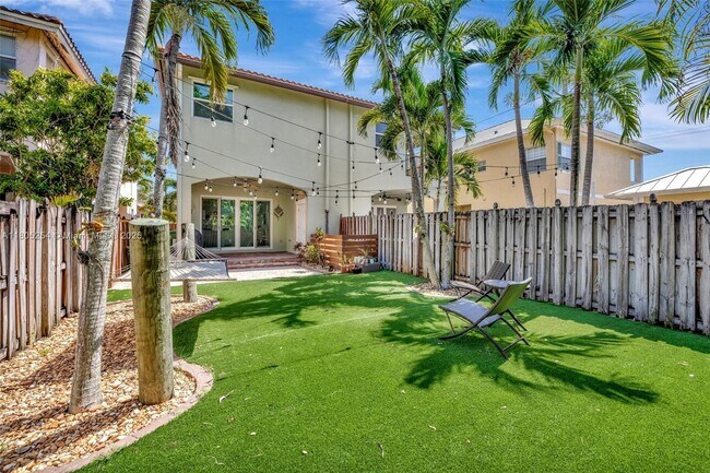 Building Photo - 853 SW 11th Ct