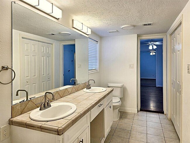 Building Photo - 4414 Gardendale Dr