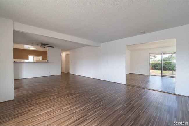 Building Photo - Fully remodeled 3BR/2BA/2CarGarage Single ...