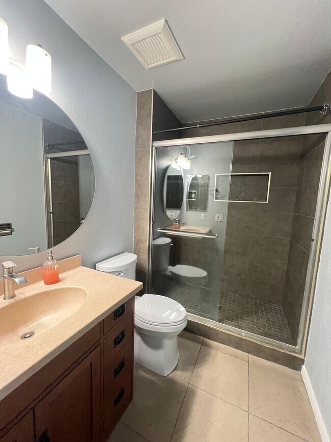 Building Photo - Garden Park Townhomes: 3 Bedroom 3 Bath At...