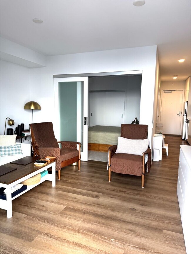 Building Photo - Aalii - High Floor Fully Furnished One Bed...