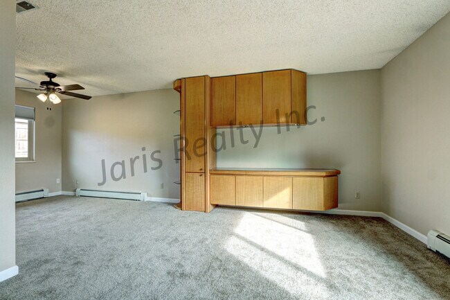 Building Photo - Charming Cul-De-Sac Home Near Downtown Castle Rock. Fantastic Fenced Backyard!