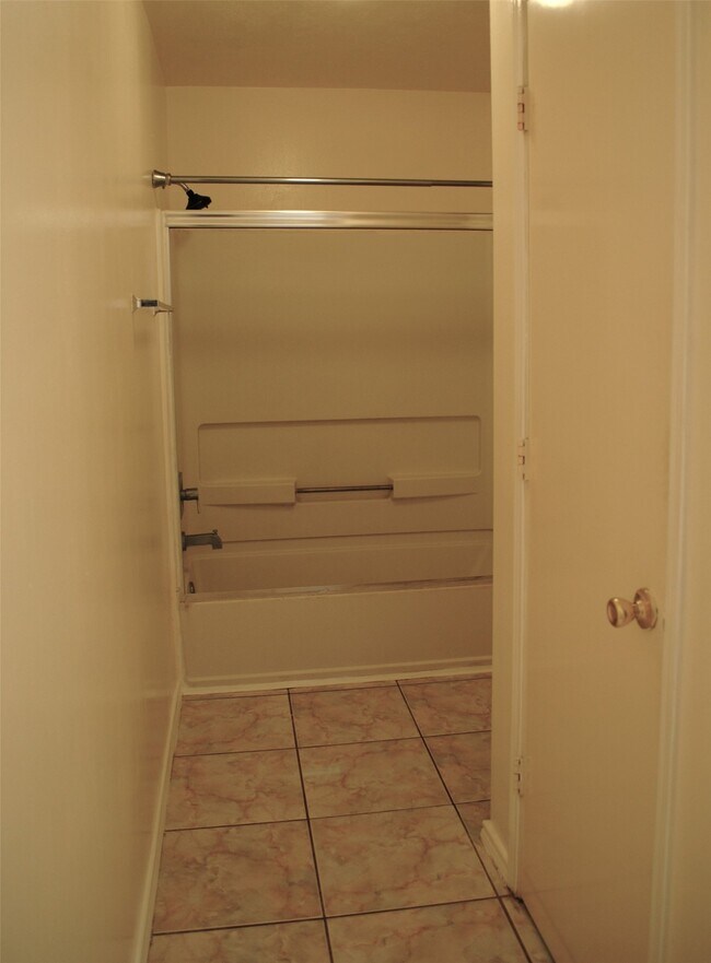 Building Photo - 3910 Starbridge Pointe Ln