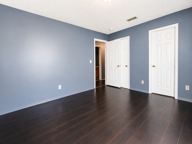 Building Photo - Move-in Special: Receive a $300 gas card with approved application and signed lease.-3 Bedroom 2 ...