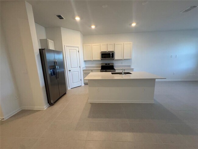 Building Photo - 331 Sol Vis Dr