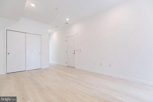 Building Photo - 1242 LeCount St