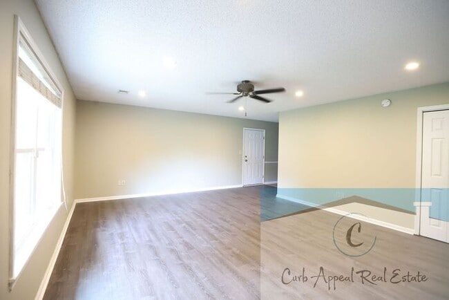 Building Photo - Nettleton Schools - 6 bed/ 3 bath 2,500 sq.ft.., back deck, fenced yard!!