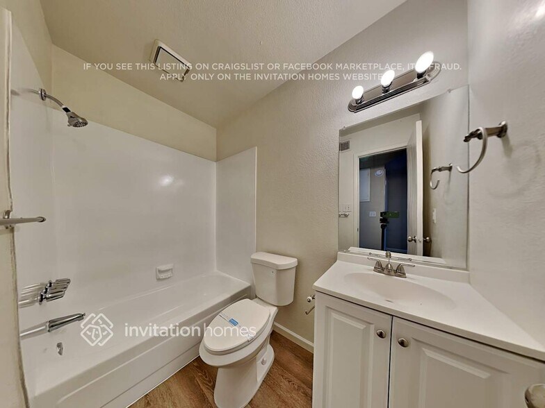 Building Photo - 560 S Wilbur