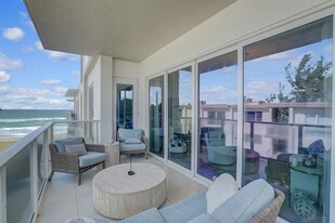 Building Photo - 1200 Hillsboro Mile