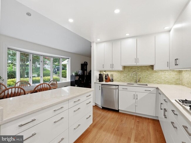 Building Photo - 405 Underhill Pl