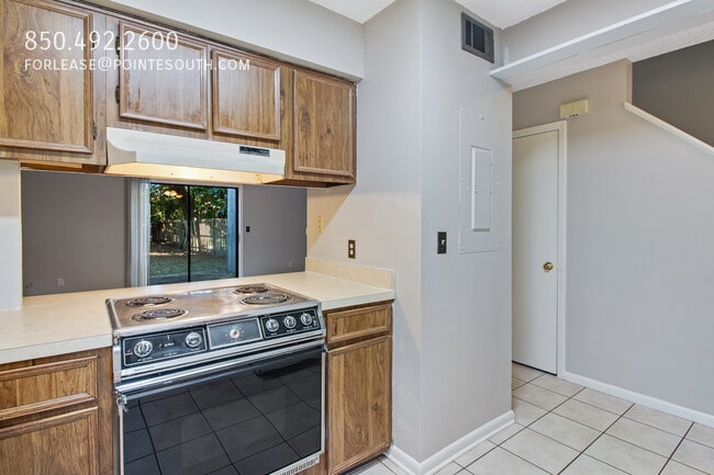 Building Photo - 23 Cape Dr NW