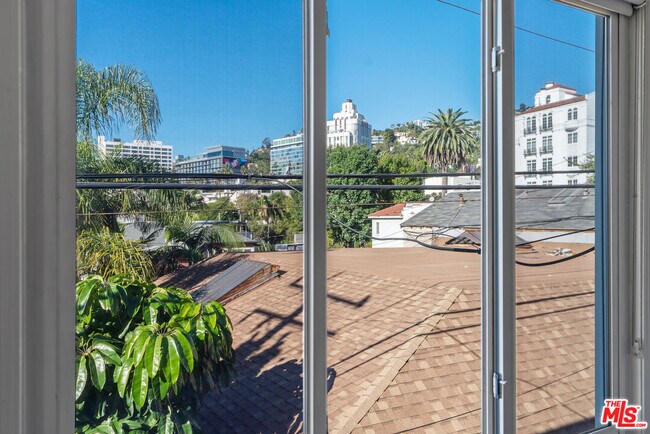 Building Photo - 1275 N Harper Ave