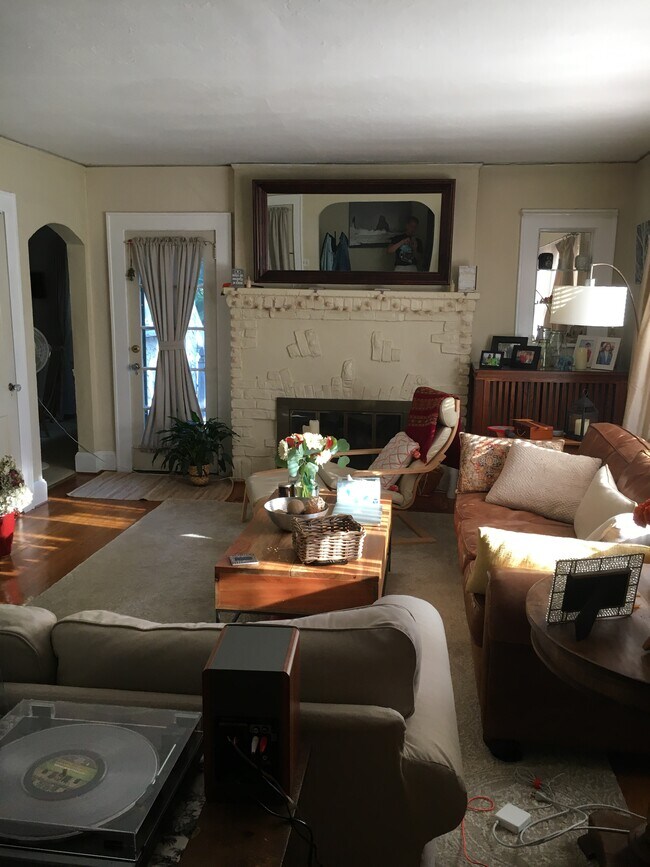 Primary Photo - 100 Davis Ave