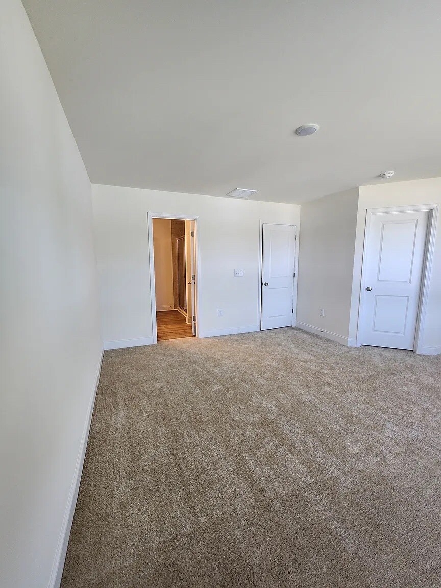 Building Photo - Room in Townhome on Caddis Bnd