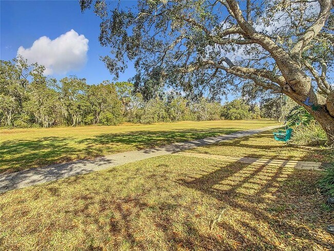 Building Photo - 16829 Midsummer Ln