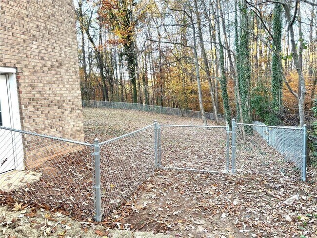 Building Photo - 4359 Parkview Dr