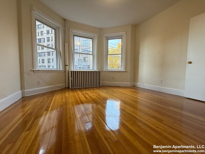 Building Photo - 33 Lancaster Terrace