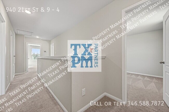 Building Photo - 940 21st St