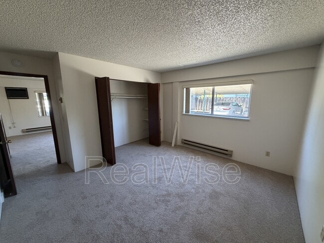 Building Photo - 507 NE D St