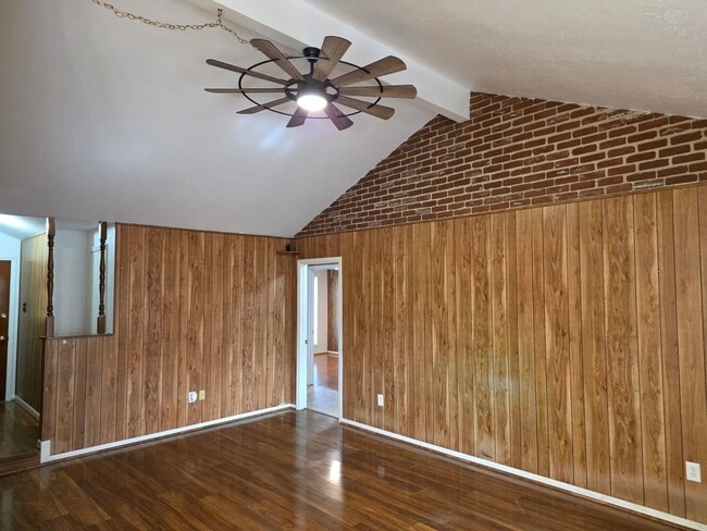 Building Photo - 2121 Redwood St