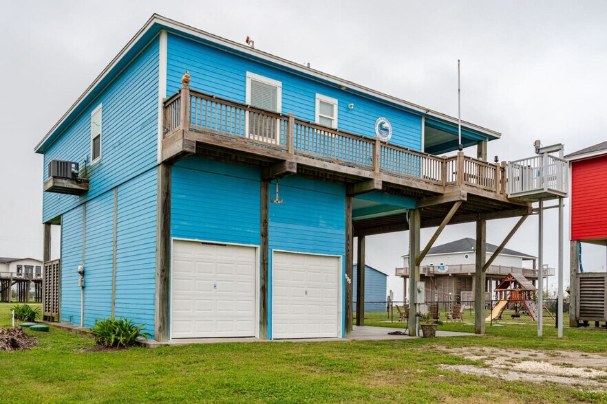 Building Photo - 998 Dolly St