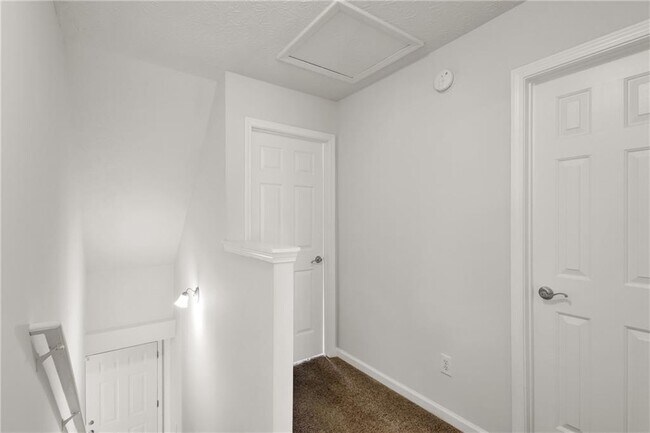 Building Photo - 119 Twin Pines Ct