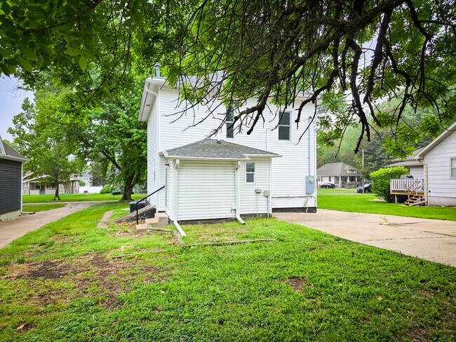 Building Photo - 1208 Koenigstein Ave