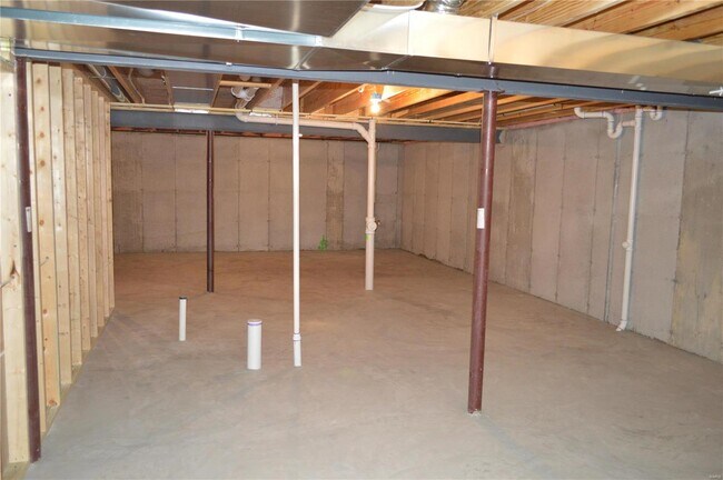 Building Photo - 526 Crystal Stream Dr