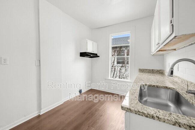 Building Photo - 1563 Martin Ave