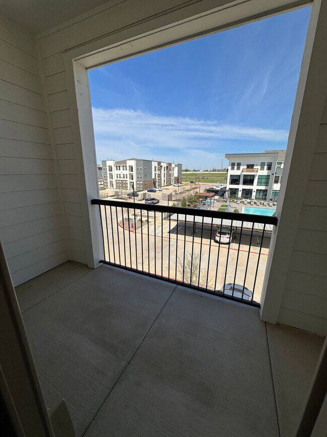 Building Photo - 2731 E Sherman Dr