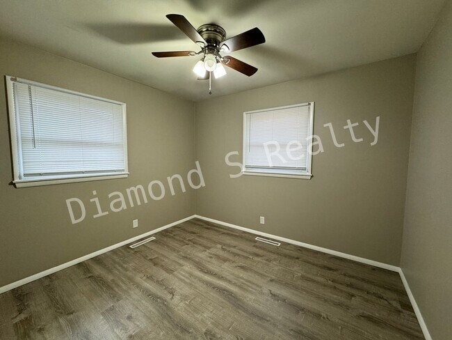 Building Photo - 2202 S Prospect Ct