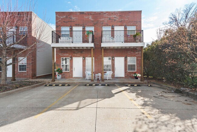 Building Photo - 523 N Storer Ave