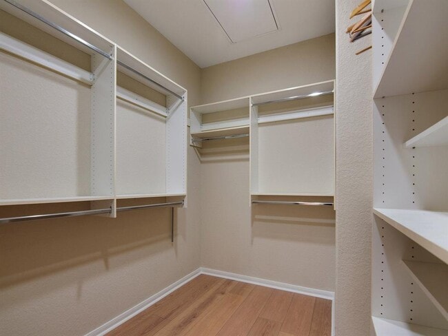 Building Photo - 54 Douvaine Ct