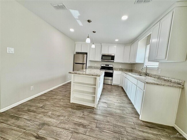 Building Photo - 13 Alta Vista Dr
