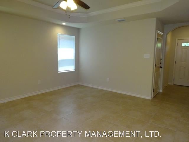 Building Photo - 3 br, 2.5 bath House - 6942 LAKEVIEW DR #102