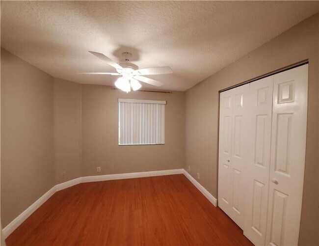 Building Photo - 7546 Pinewalk Dr S