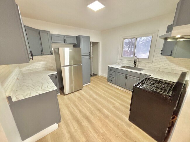 Building Photo - 148-152 Grand Avenue