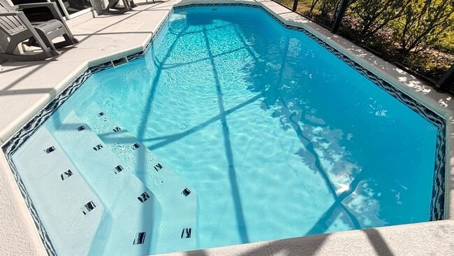 Building Photo - 334 Grosvenor Loop