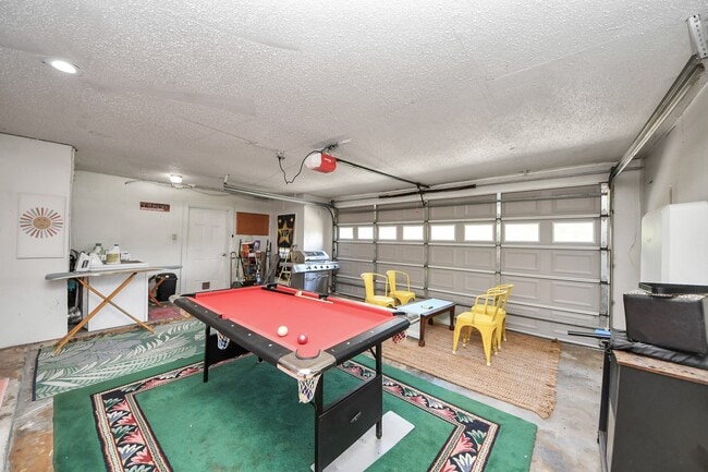 Building Photo - 17018 Water Oak Dr