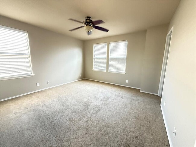 Building Photo - 520 Rolling Oak Dr