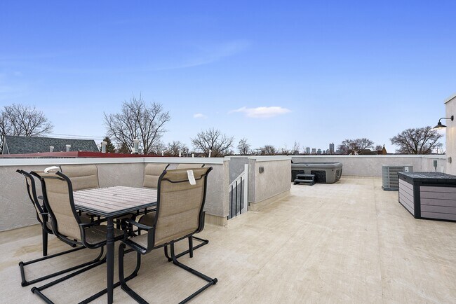 Building Photo - 127 E 8th Ave