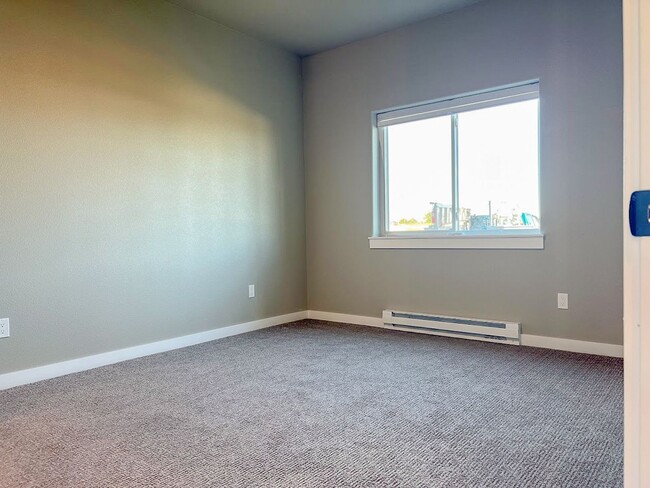 Building Photo - 2 bed/ 1.5 bath in Brand New Soldier Ridge Complex!