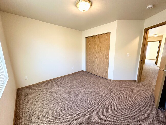 Building Photo - 2107 Yellowstone St