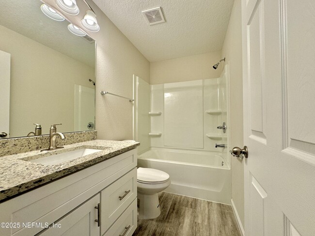 Building Photo - 826 5th Ave S