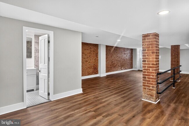 Building Photo - 3015 13th St NW