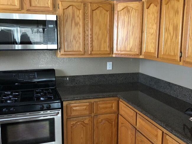 Building Photo - "Charming 3-Bed Gem with Granite & Hardwoo...