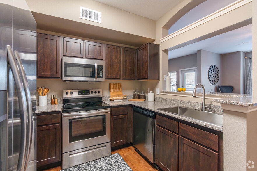1BR, 1BA - 805SF - Kitchen - Clearpoint Crossing Residences