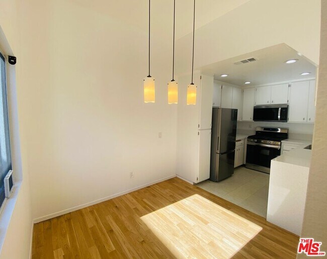 Building Photo - 2207 Brenta Pl