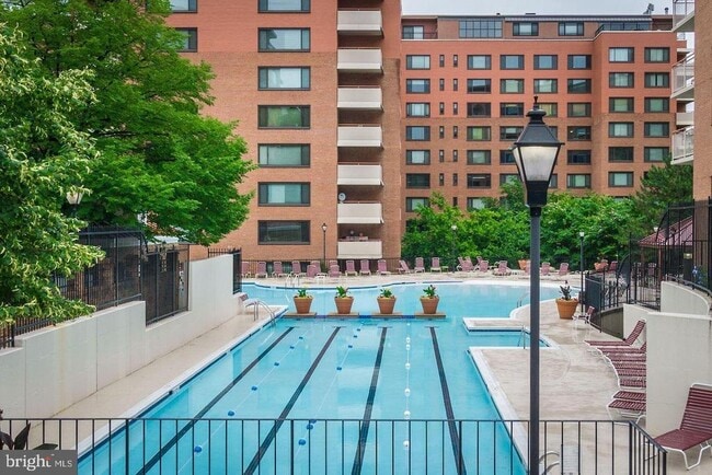 Building Photo - 1011 Arlington Blvd